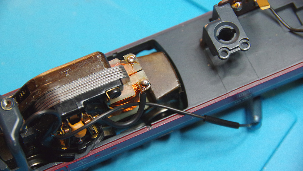 Transformation E103 - câble du moteur retiré
